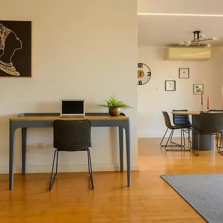 The View Penthouse Near Columbia Beach דירה לימסול