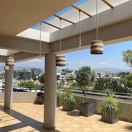The View Penthouse Near Columbia Beach דירה